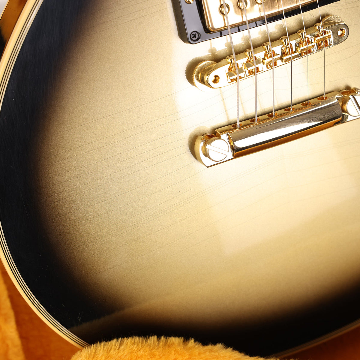 Gibson Custom Shop 1968 Les Paul Custom Silverburst Ultra Light Aged Gold Hardware — 8