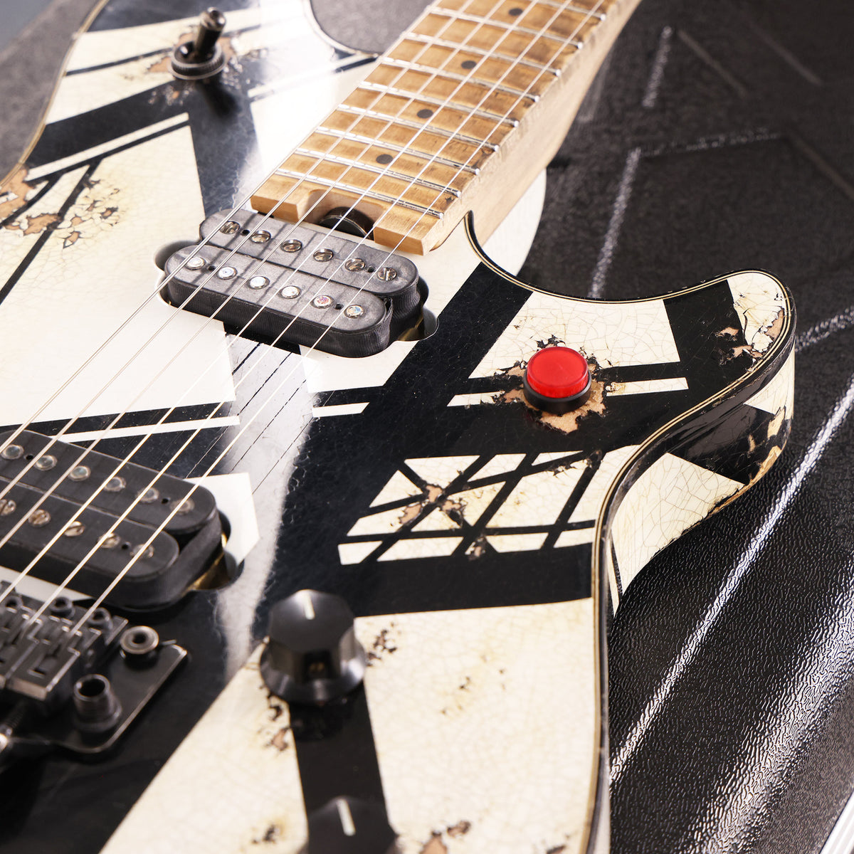 EVH Custom Shop Wolfgang Special Edition Relic Black and White Stripes — 10