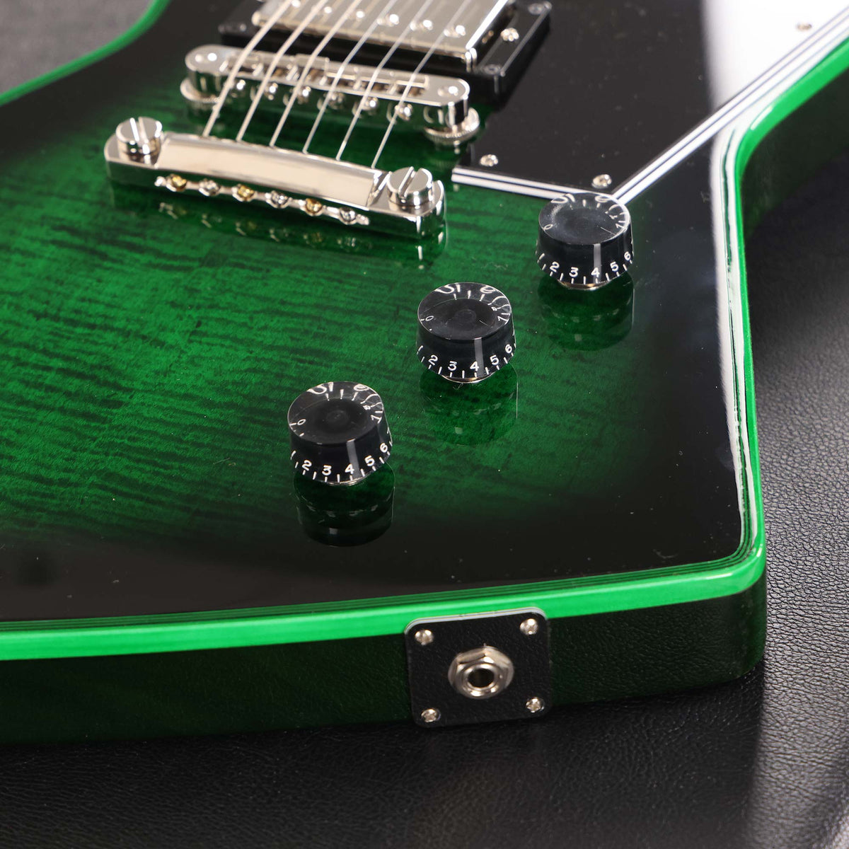 Gibson Custom Shop Explorer Custom Made 2 Measure Green Widow Flame Top — 10