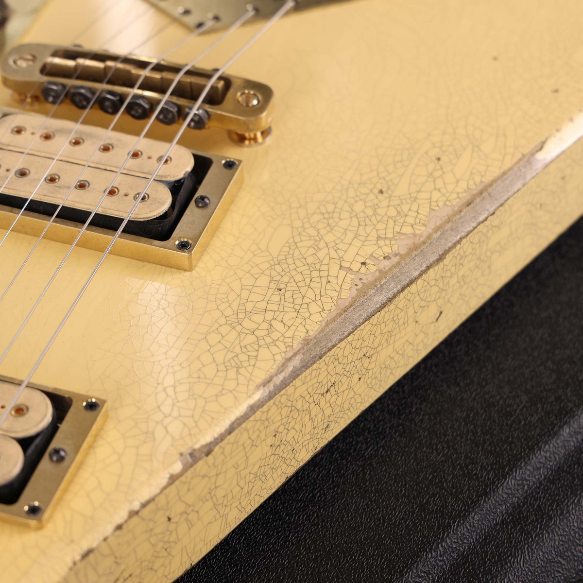Jackson Custom Shop Rhoads RR-VS Fixed Bridge Nitro Aged Vintage White — 7