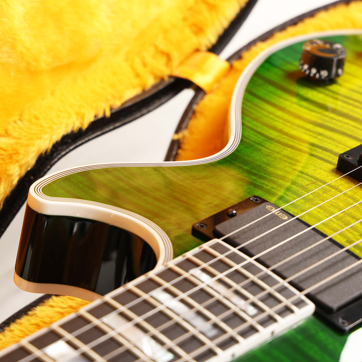 Gibson Custom Shop Les Paul Custom Made 2 Measure Figured Top Iguana Burst — 10