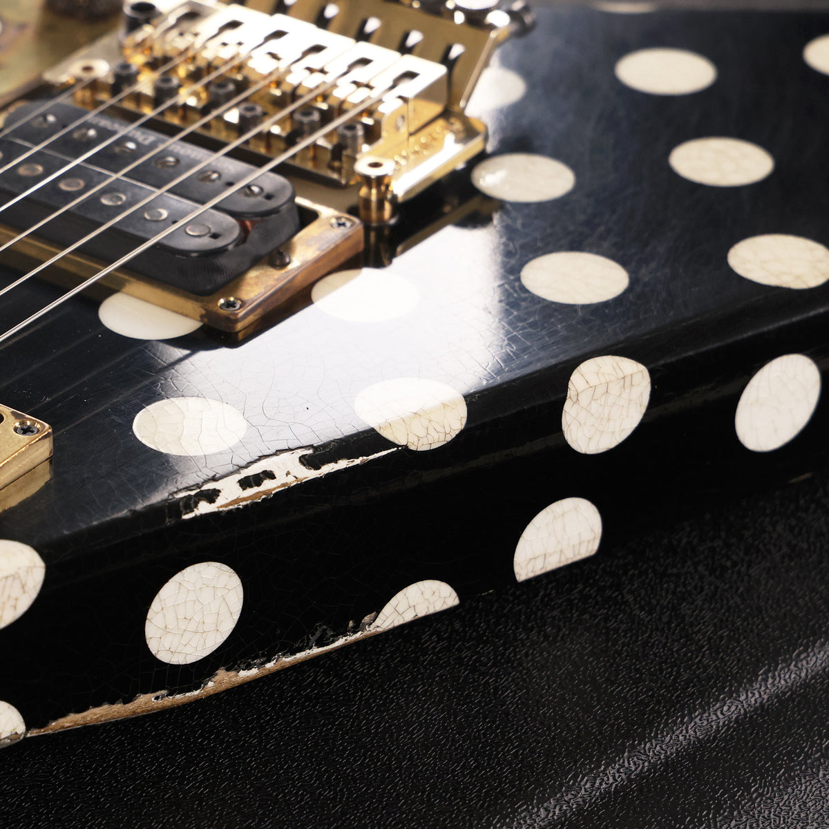Jackson Custom Shop Rhoads RR-VS Nitro Black and White Polka Dots — 10