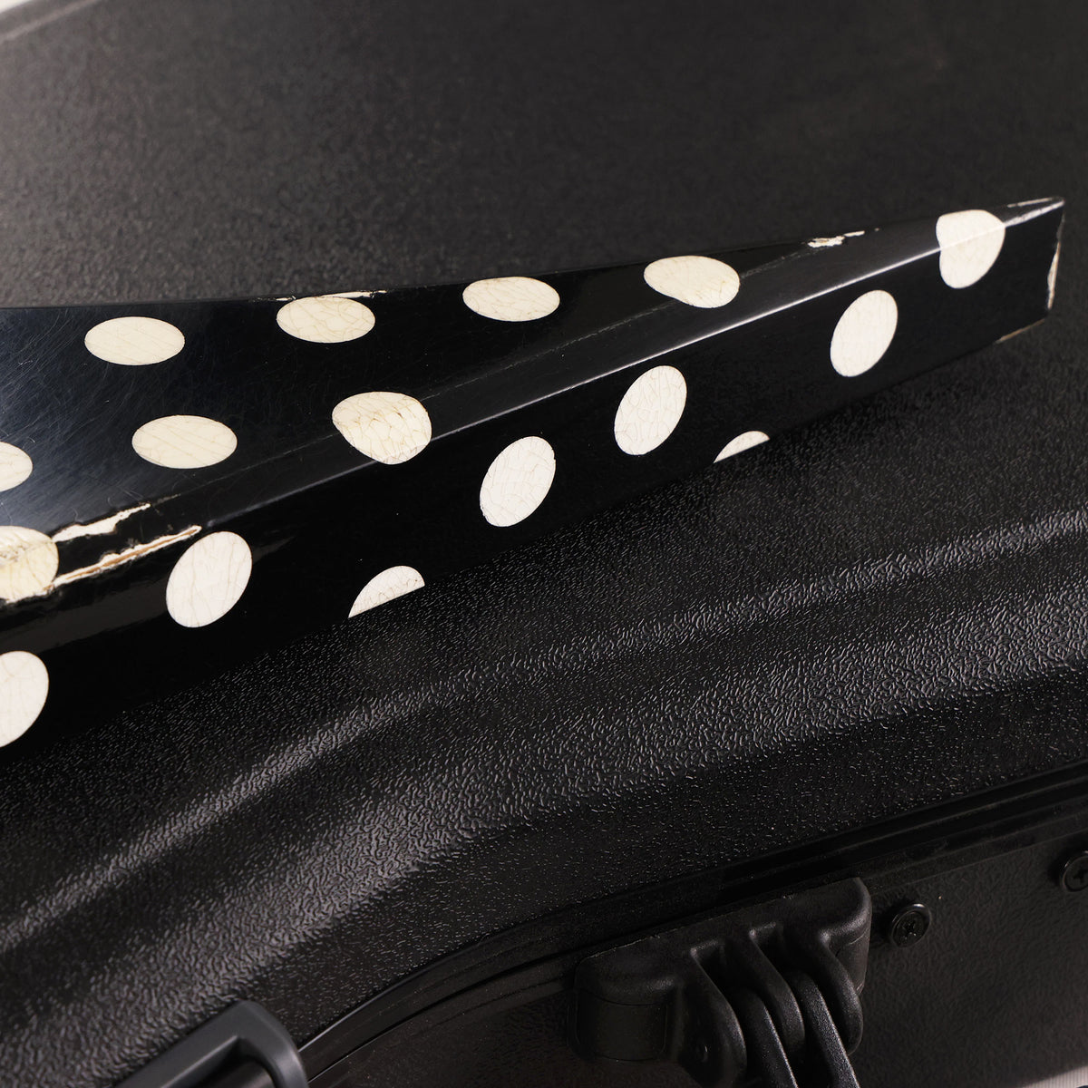 Jackson Custom Shop Rhoads RR-VS Nitro Black and White Polka Dots — 11