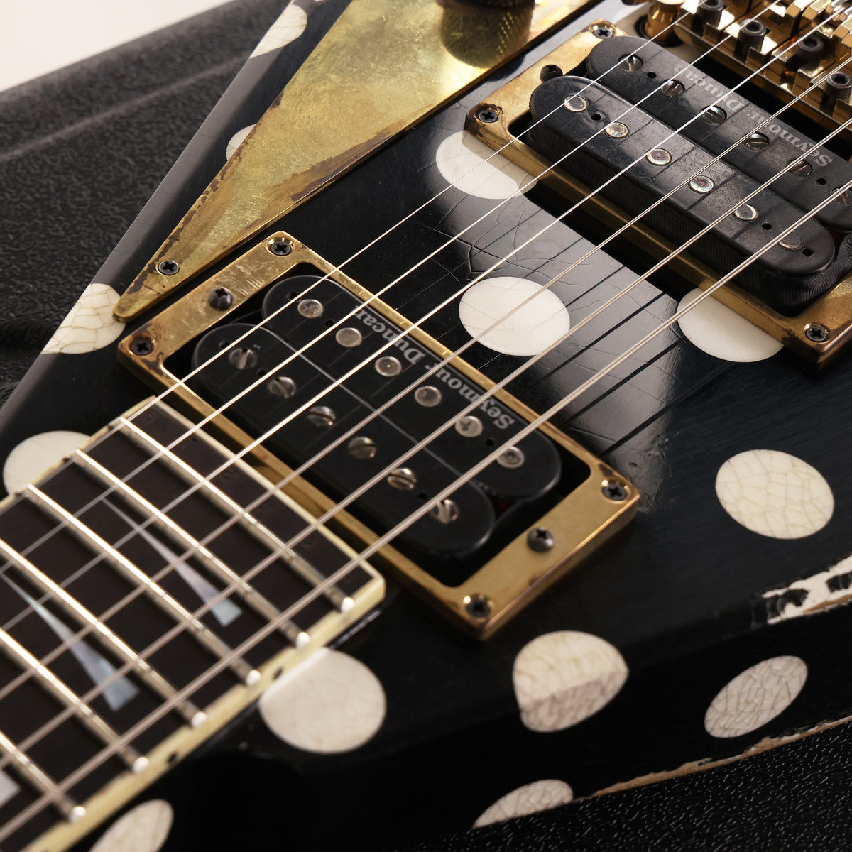Jackson Custom Shop Rhoads RR-VS Nitro Black and White Polka Dots — 13