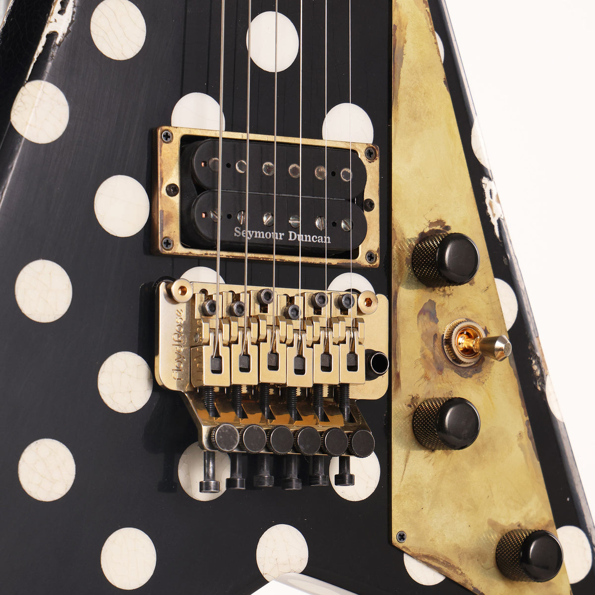 Jackson Custom Shop Rhoads RR-VS Nitro Black and White Polka Dots — 8