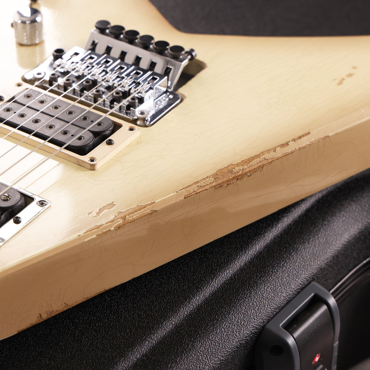 Jackson Custom Shop King V Nitro Aged Antigua — 10