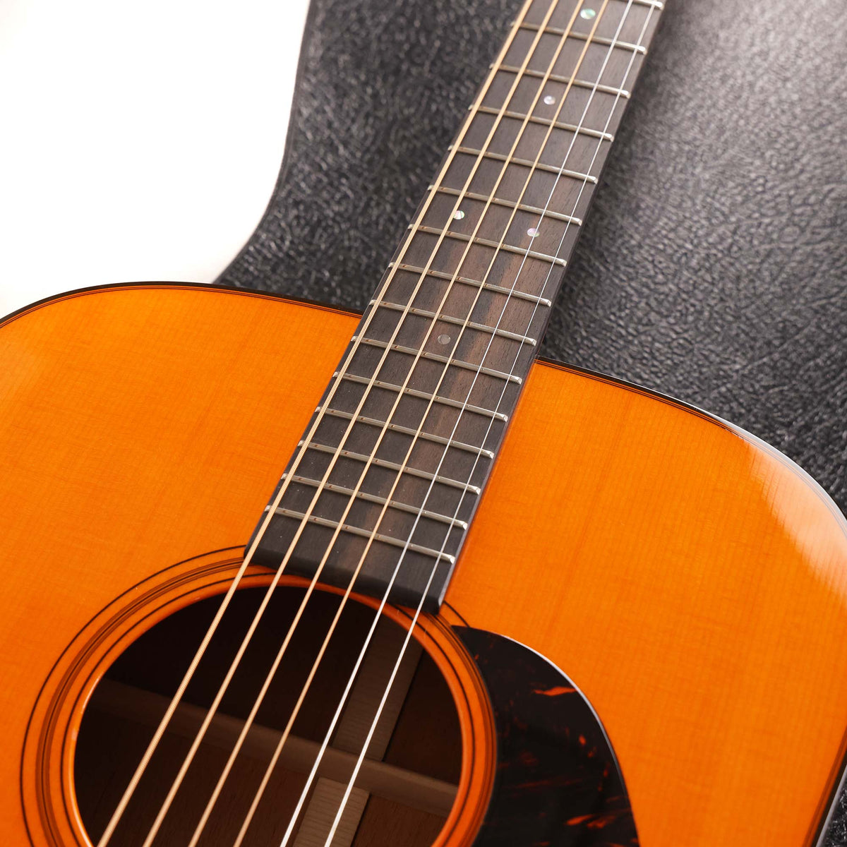 Martin Custom Shop Dreadnought Style 18 Music Zoo Exclusive Vintage Tangerine — 7