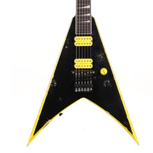 Jackson Custom Shop King V Nitro Relic Black w/ Graffiti Yellow Bevels