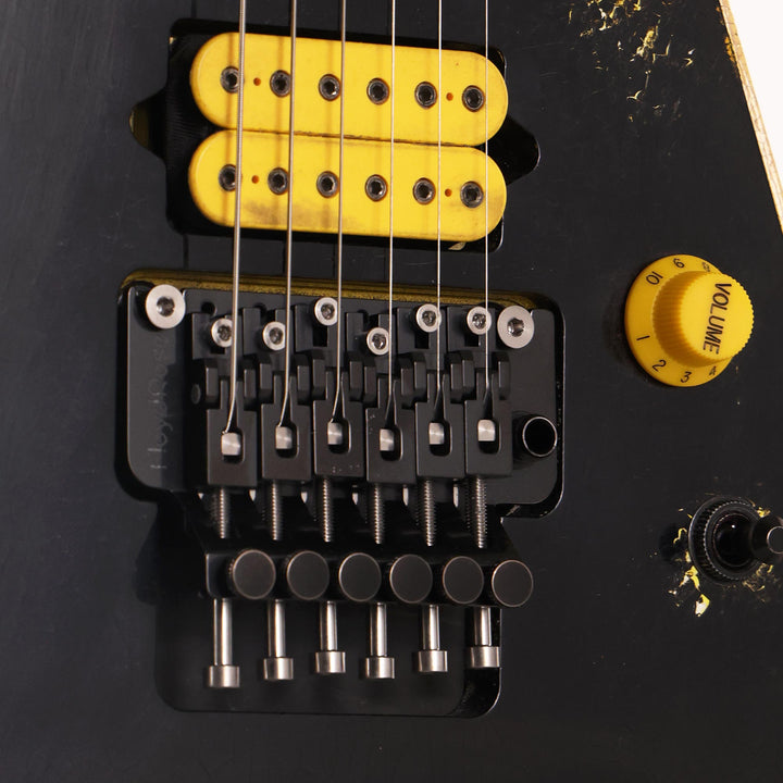 Jackson Custom Shop King V Nitro Relic Black w/ Graffiti Yellow Bevels