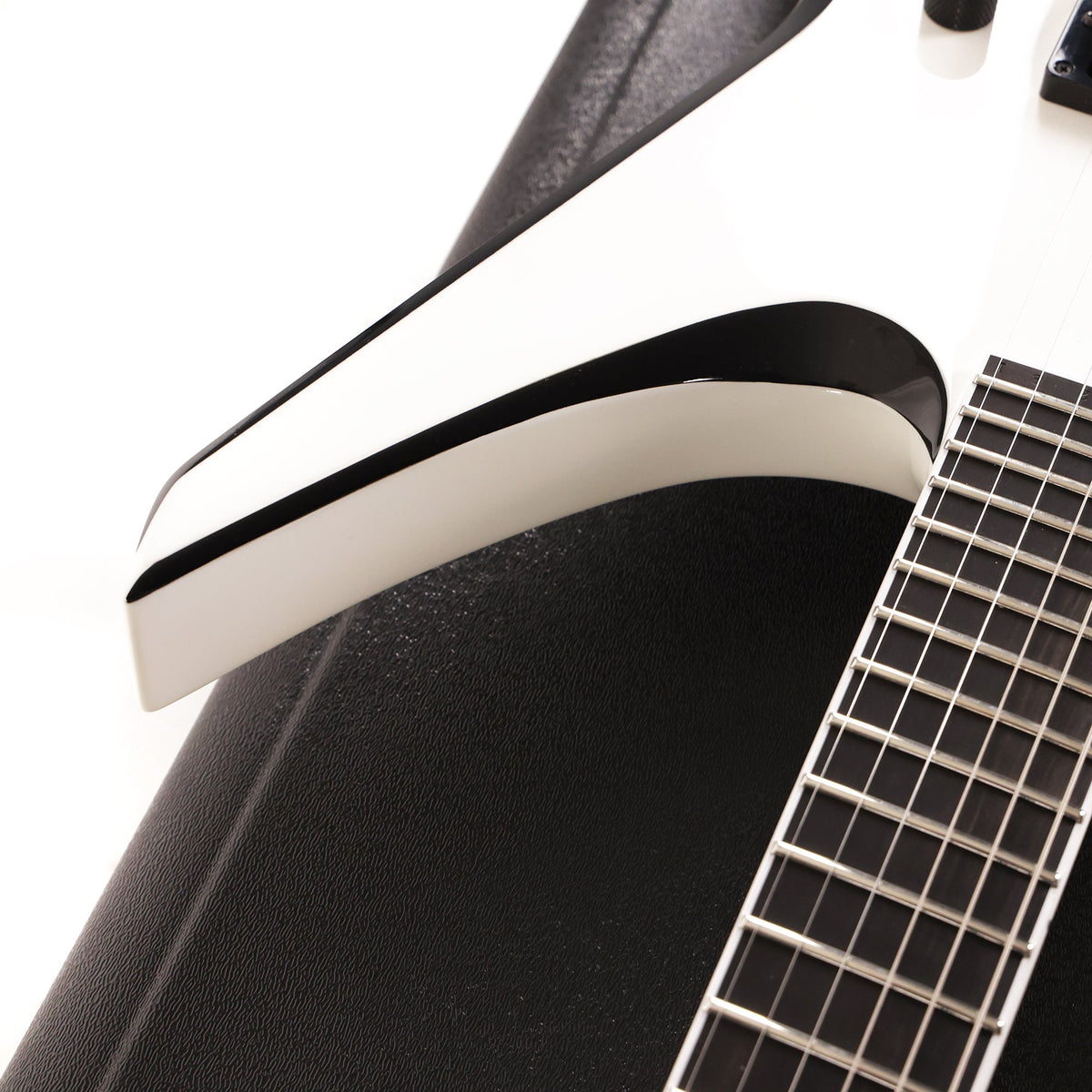 Jackson Custom Shop Warrior Snow White with Black Bevels — 9