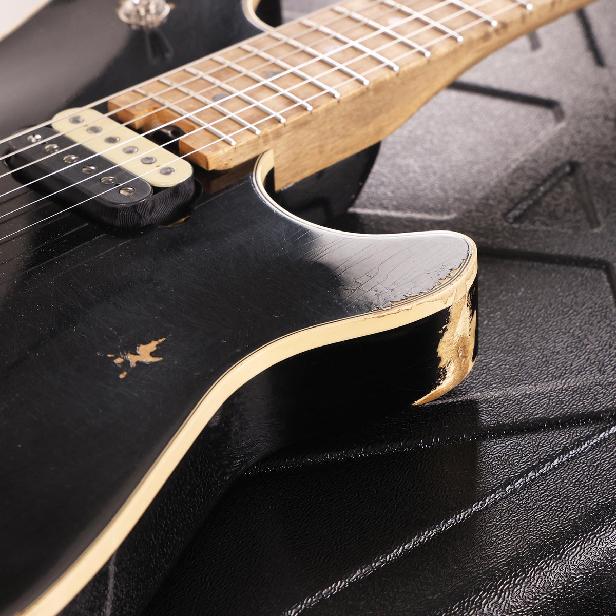 EVH Custom Shop Special Edition Wolfgang Black Nitro-Tour Relic — 12