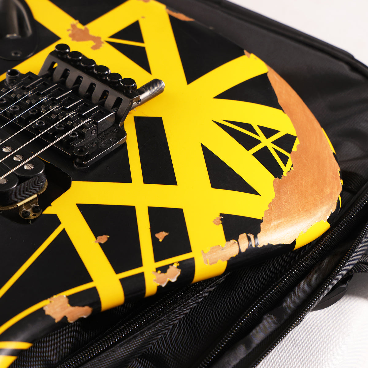 EVH Limited Edition Striped Series Frankenstein Frankie Aged Black and Yellow — 9