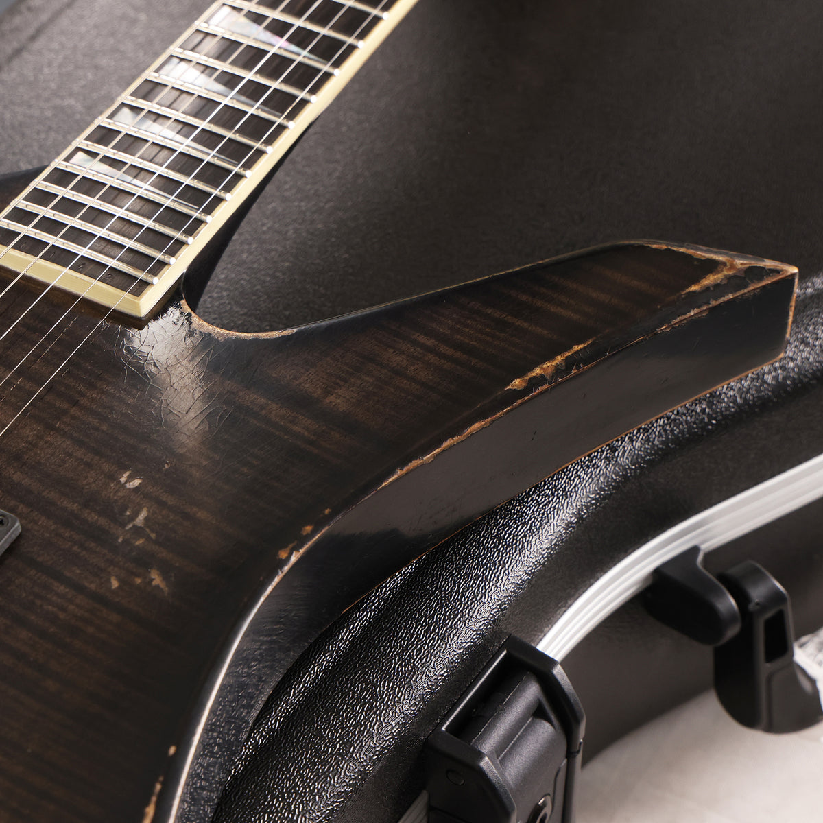 Jackson Custom Shop Kelly 1H Relic Transparent Black — 10