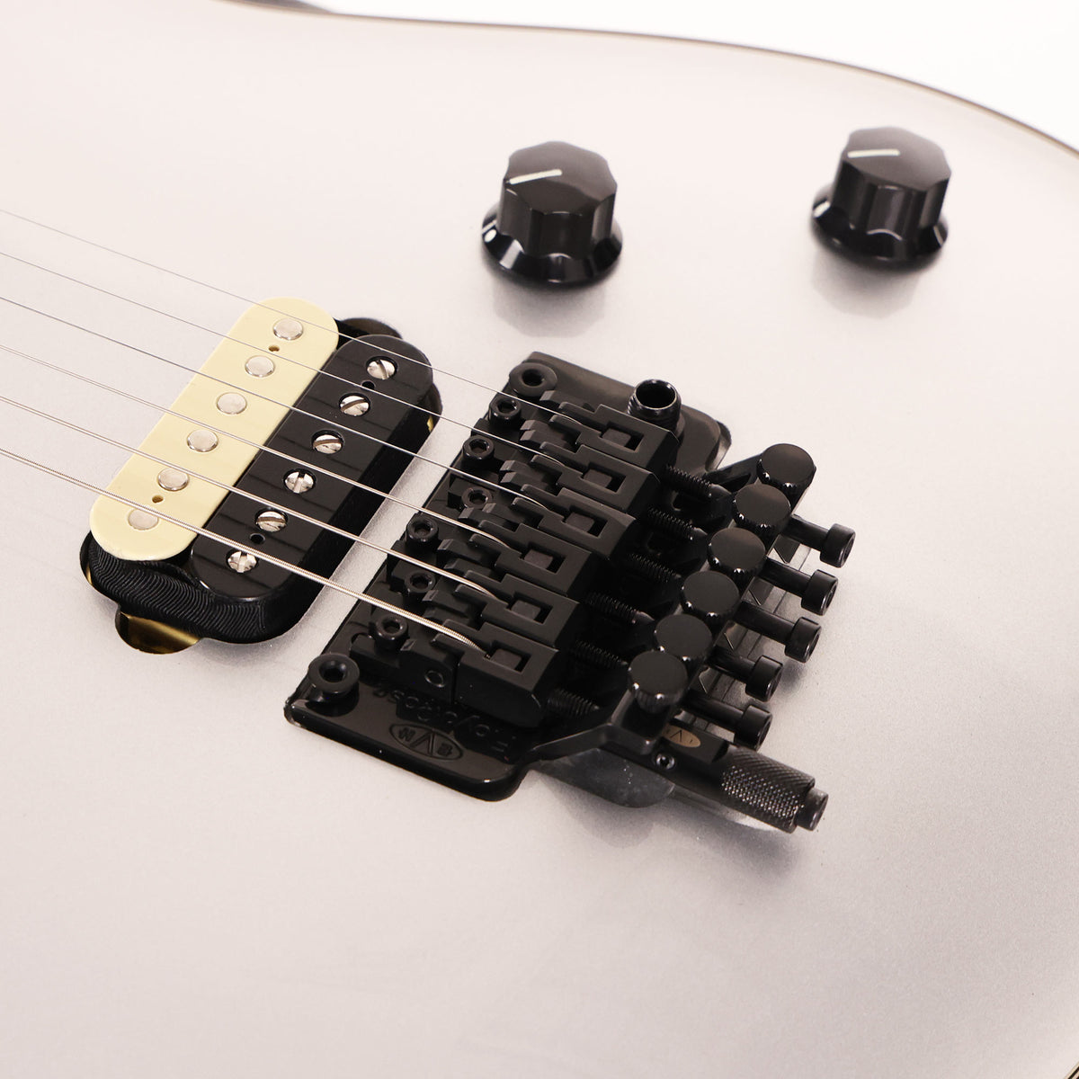 EVH Wolfgang USA Guitar Silver — 8