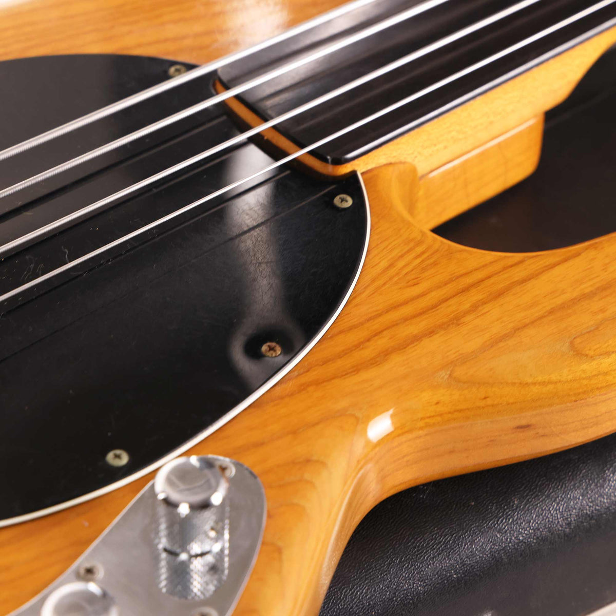 1980 Music Man StingRay Fretless Bass Natural — 12