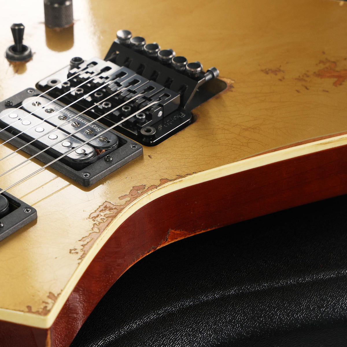 Jackson Custom Shop Limited Edition Kelly Goldtop Nitro Tour Relic — 10