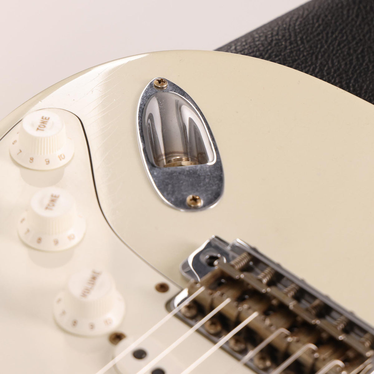 Fender Custom Shop 1969 Stratocaster Journeyman Relic Aged Olympic White — 11
