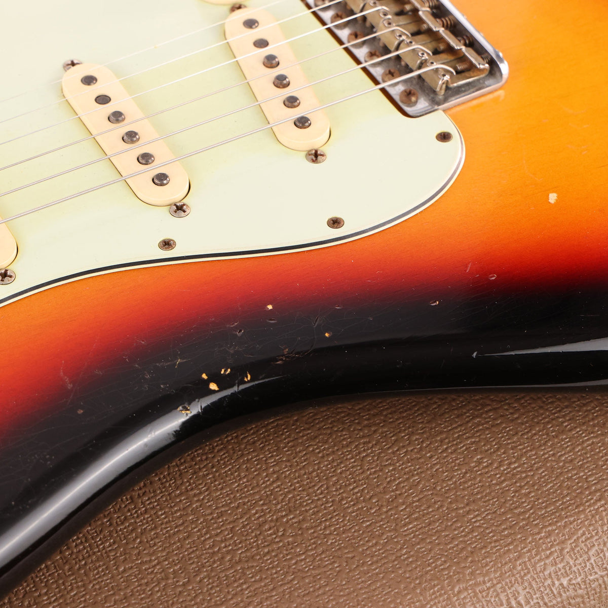 Fender Custom Shop L-Series 1964 Stratocaster Relic Aged 3-Tone Sunburst 2014 — 8