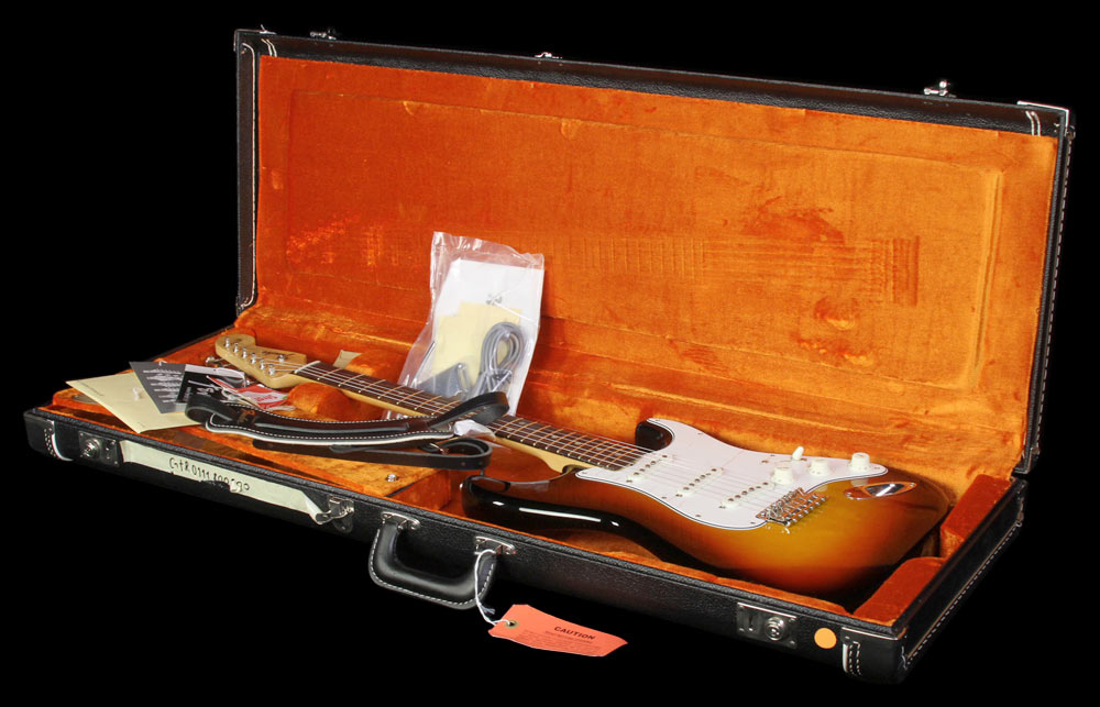 Used Fender American Vintage '65 Stratocaster Electric Guitar Three-Tone Sunburst — 4