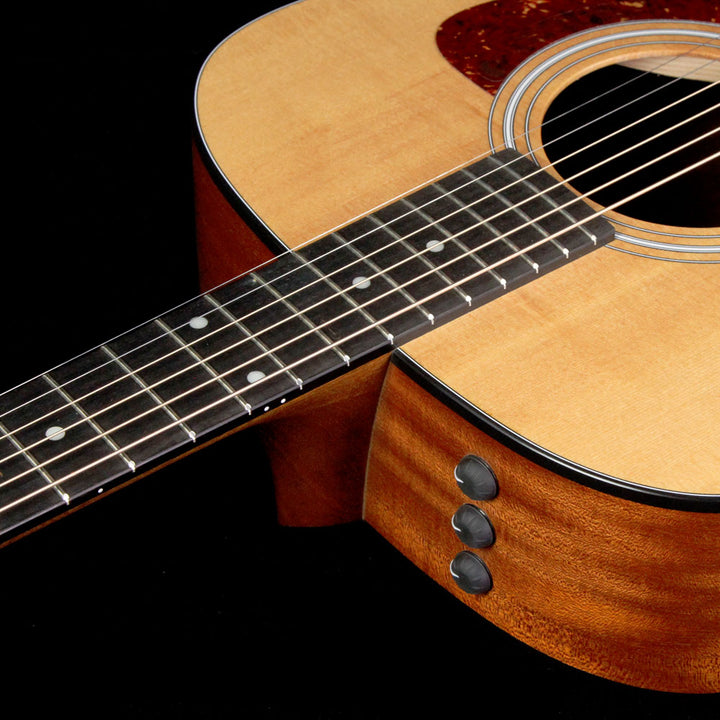 Taylor 110e Dreadnought Natural