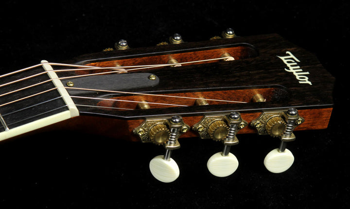 Used Taylor 522e 12-Fret Grand Concert Acoustic Guitar Mahogany