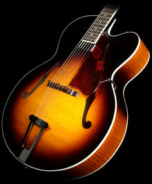 Used Gibson Custom Shop Solid Formed 17 Inch Venetian Cutaway Archtop Electric Guitar Cremona Brown