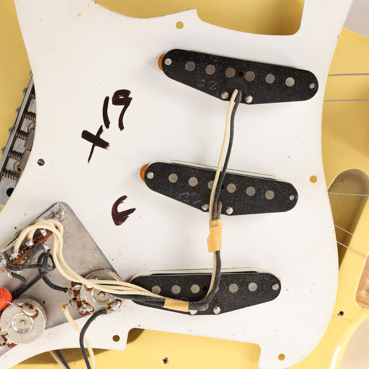1982 Fender Fullerton American Vintage 1957 Stratocaster Vintage White — 7