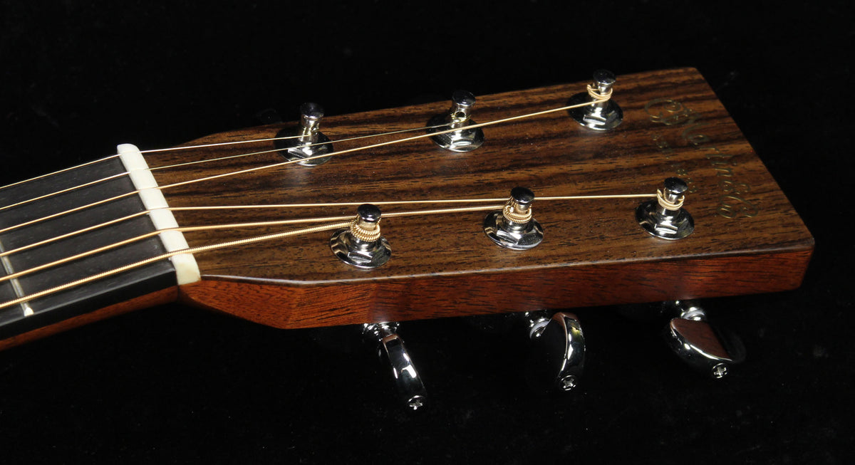 Martin HD-28 Dreadnought Left-Handed Acoustic Guitar Natural — 4