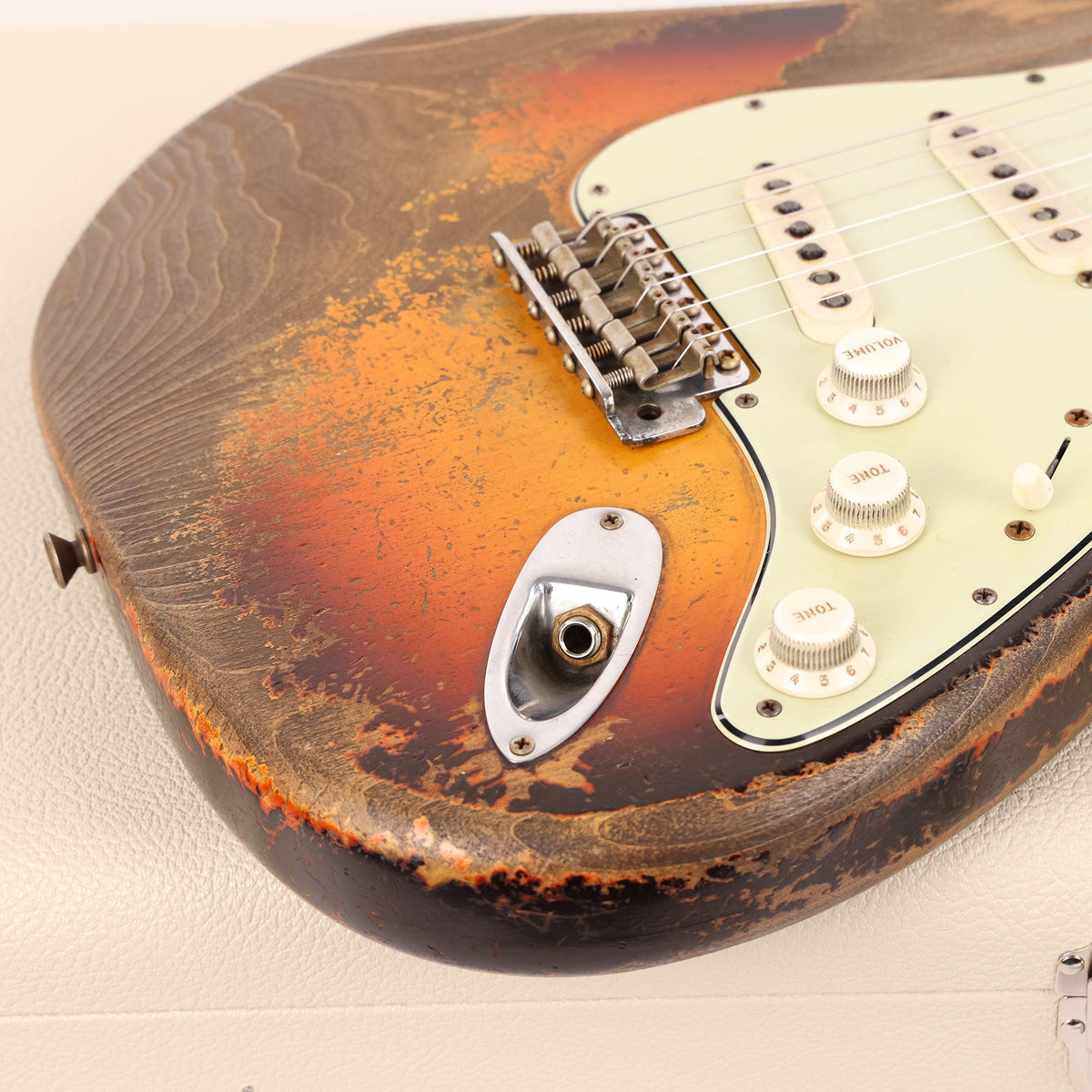 Fender Custom Shop '62 Stratocaster Masterbuilt Dale Wilson 3-Tone Sunburst Brazilian Rosewood Ultimate Relic — 9