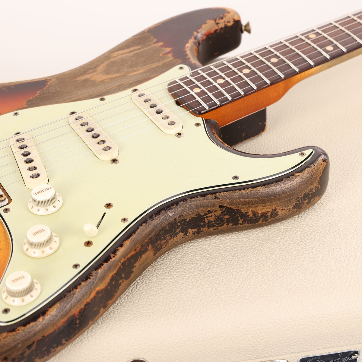 Fender Custom Shop '62 Stratocaster Masterbuilt Dale Wilson 3-Tone Sunburst Brazilian Rosewood Ultimate Relic — 10