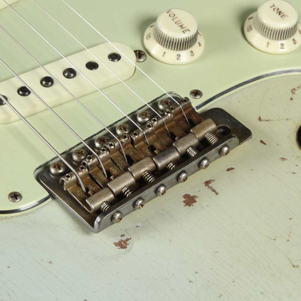 Fender Custom Shop '60 Stratocaster Masterbuilt Dale Wilson Sonic Blue Ultimate Relic — 6