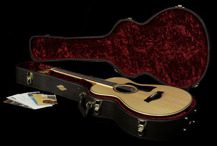 Taylor 812e 12-Fret Grand Concert Acoustic Guitar Natural