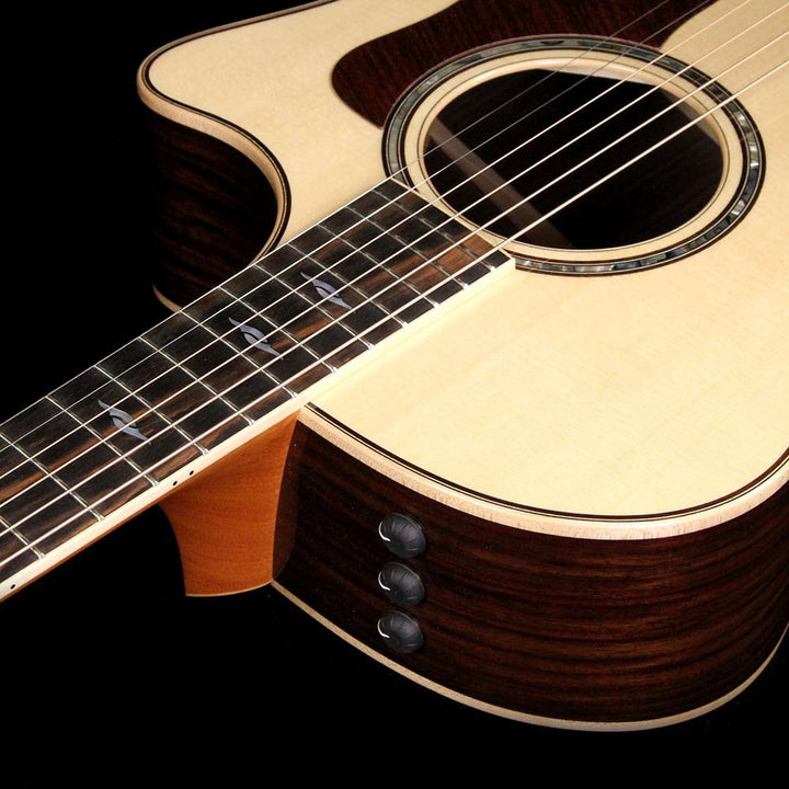 Taylor 814ce DLX Grand Auditorium Acoustic-Electric Guitar Natural