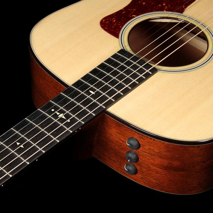 Taylor 510e Dreadnought Acoustic Guitar Natural