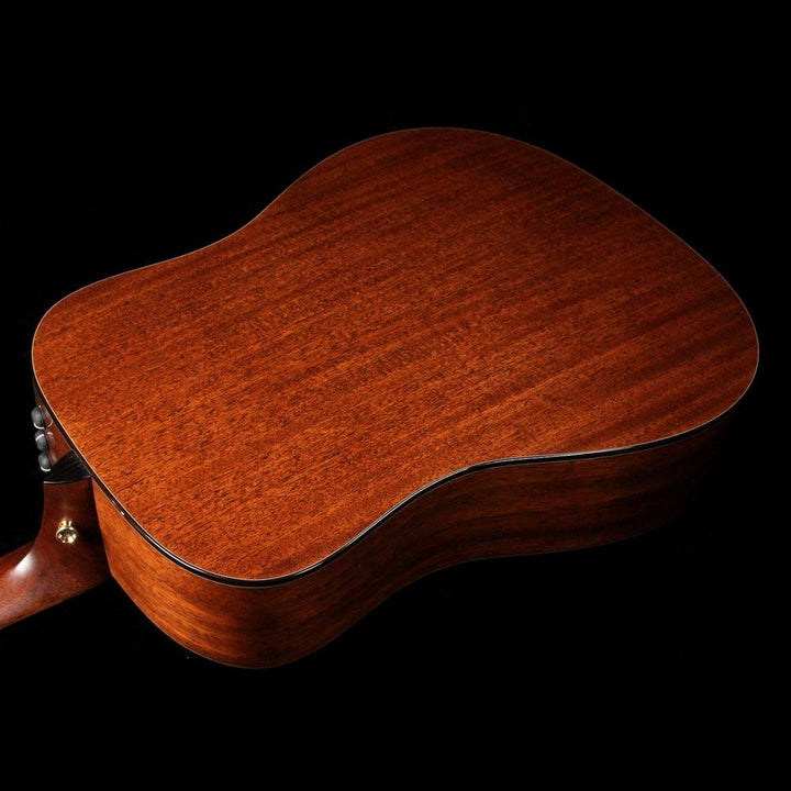 Taylor 510e Dreadnought Acoustic-Electric Natural