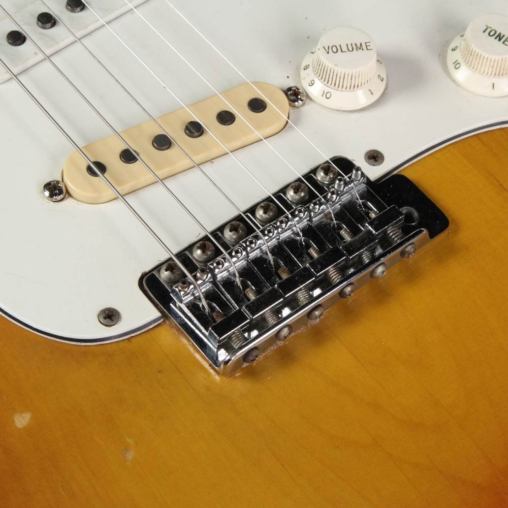 Used 1973 Fender Stratocaster Electric Guitar 3 Color Sunburst — 4