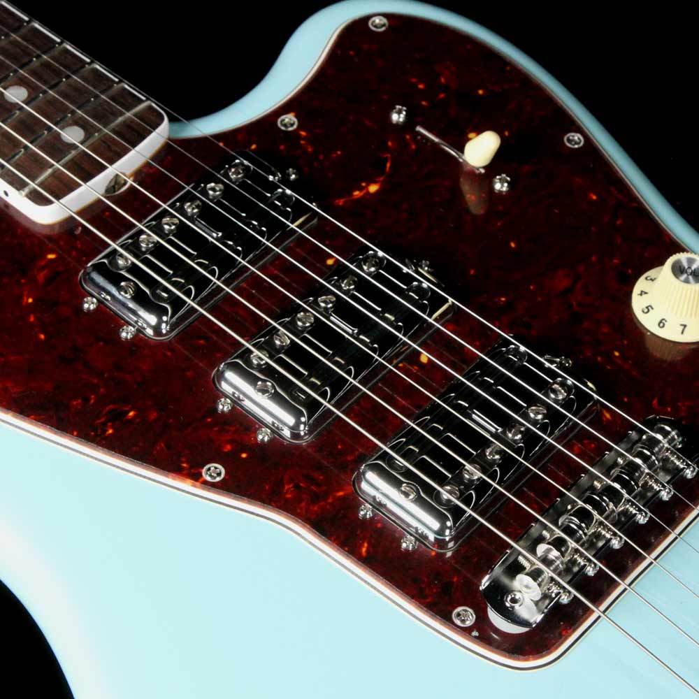 Fender 60th Anniversary Triple Jazzmaster Limited Edition Daphne Blue — 7