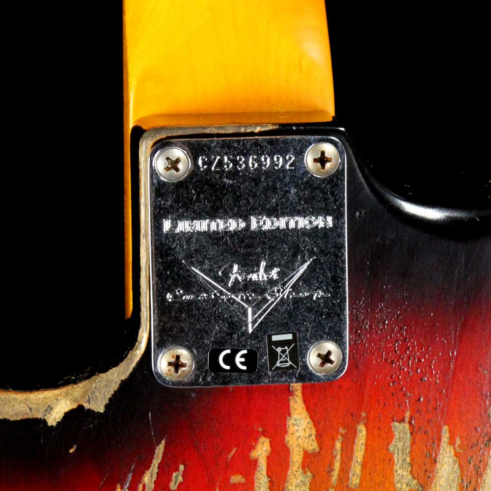 Fender Custom Shop '62 Stratocaster 2018 Limited Edition Heavy Relic 3-Tone Sunburst — 6