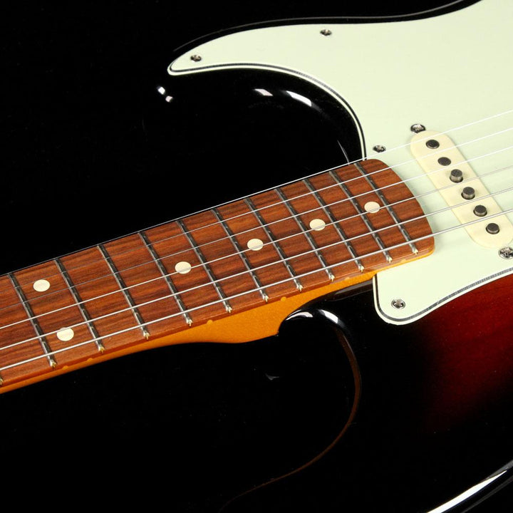 Fender Classic Series '60s Stratocaster Lacquer 3-Tone Sunburst
