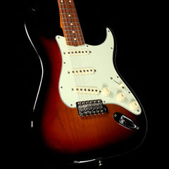Fender Classic Series '60s Stratocaster Lacquer 3-Tone Sunburst