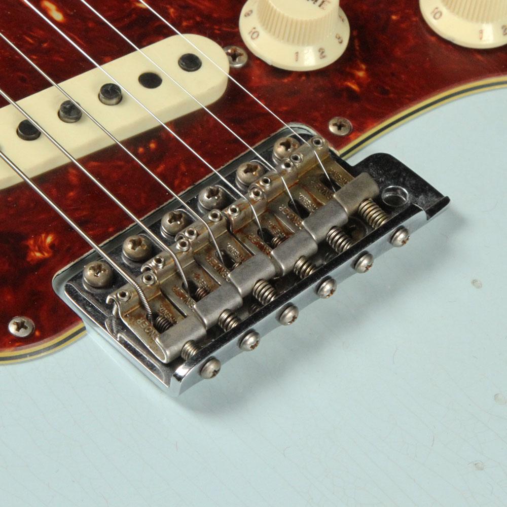 Fender Custom Shop 1967 Stratocaster Aged Sonic Blue over 3-Tone Sunburst Relic — 7