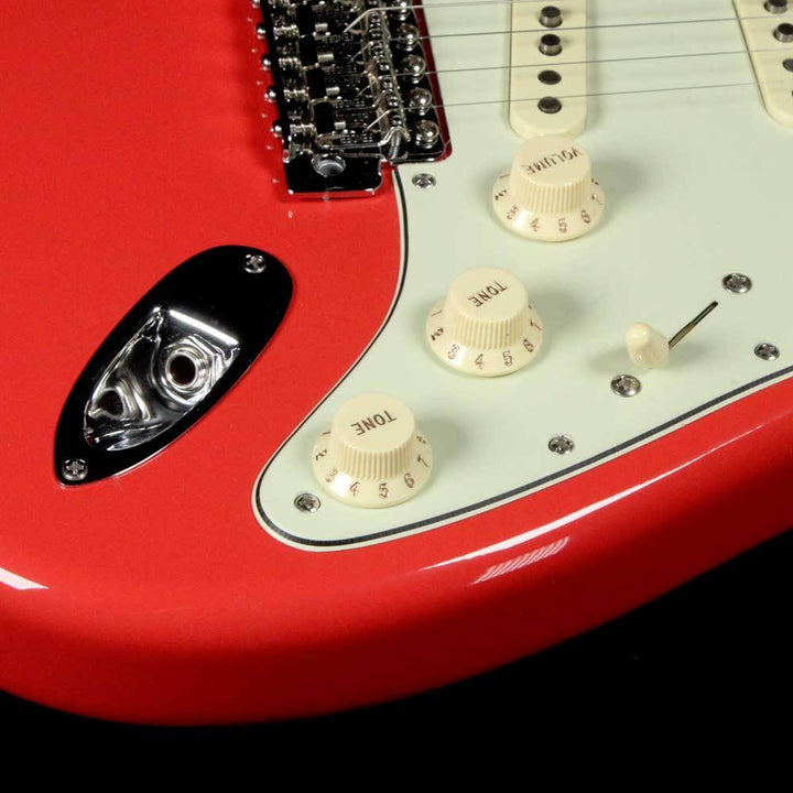 Fender Classic Series '60s Stratocaster Lacquer Fiesta Red