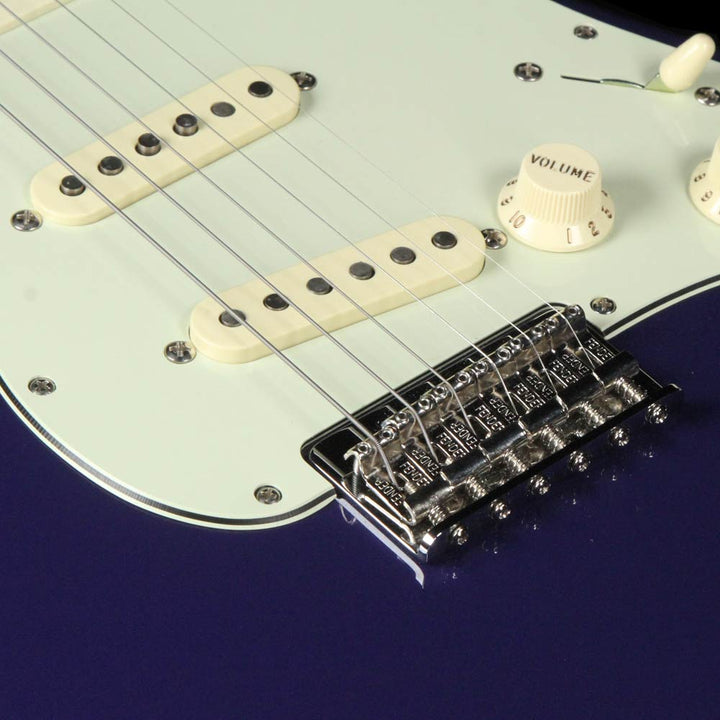 Fender Artist Series Robert Cray Stratocaster Violet 2014