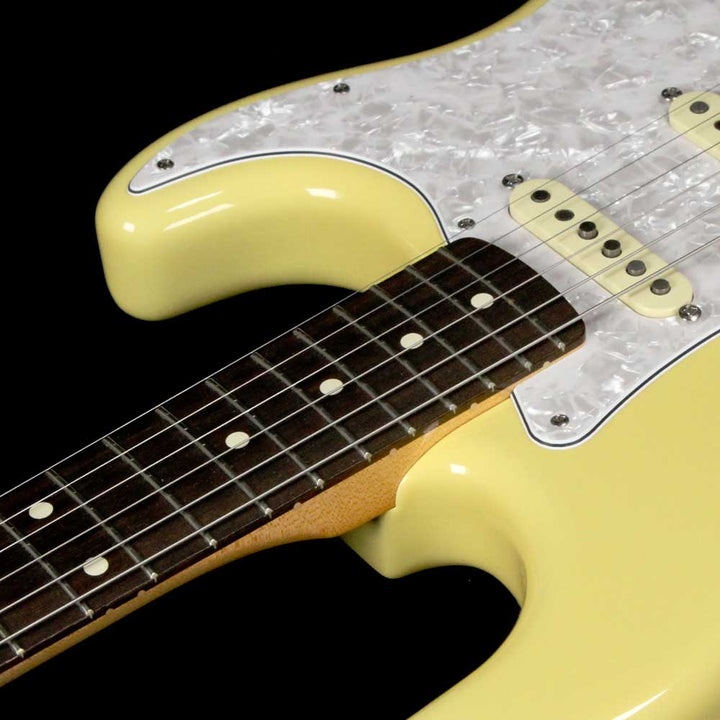 Fender FSR Classic Series '60s Stratocaster Canary Diamond 2015