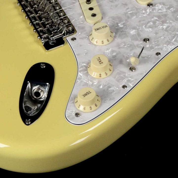 Fender FSR Classic Series '60s Stratocaster Canary Diamond 2015