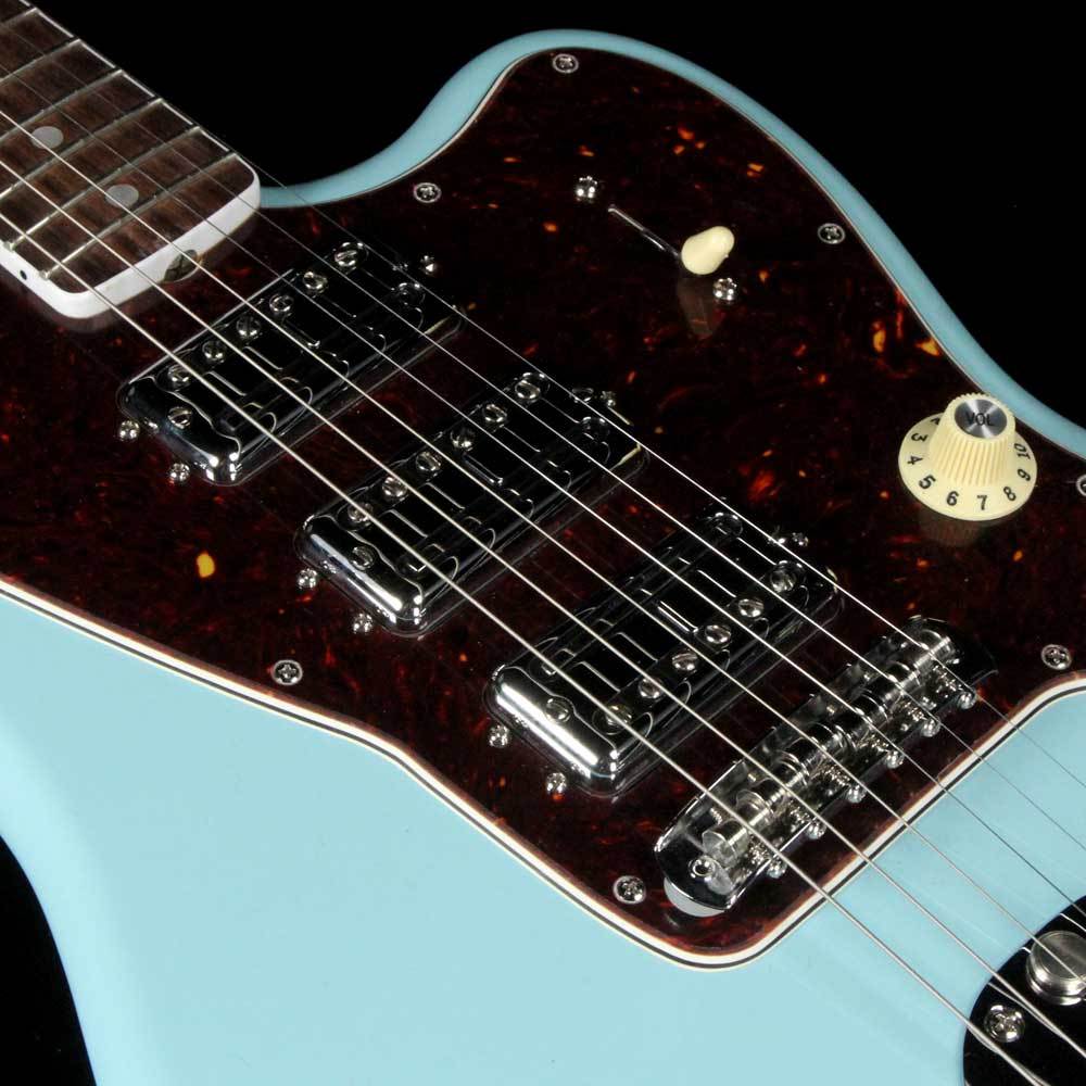Fender 60th Anniversary Triple Jazzmaster Limited Edition Daphne Blue — 7