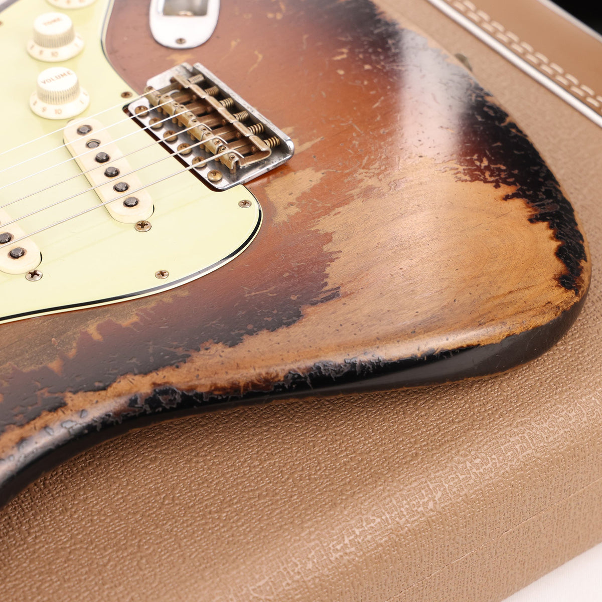Fender Custom Shop '60 Stratocaster Masterbuilt Dale Wilson 3-Tone Sunburst Ultimate Relic — 8