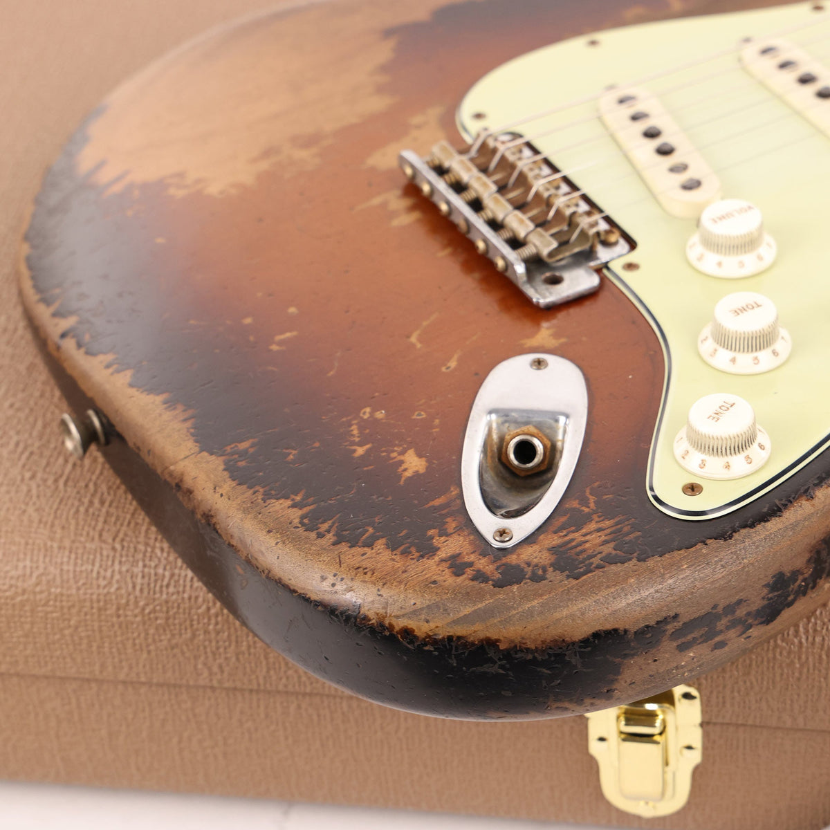 Fender Custom Shop '60 Stratocaster Masterbuilt Dale Wilson 3-Tone Sunburst Ultimate Relic — 9