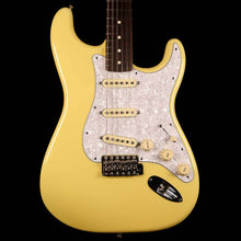 Fender FSR Classic Series '60s Stratocaster Canary Diamond 2015