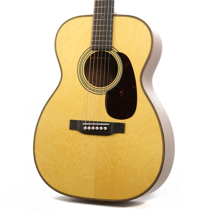 Martin Custom Shop Style 28 00 Acoustic Bearclaw Engelmann Spruce and Figured Claro Walnut
